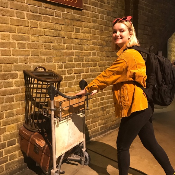 Meet your Posher, Emily - Picture 3 of 4